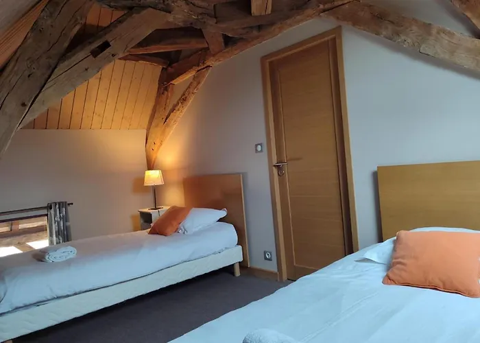 Vakantiehuis Au Calme Pour 4 Pers. Avec Jardin A Montbeugny - Fr-1-489-597